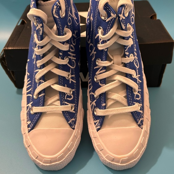 Chuck Taylor Converse Blue and White Unisex Sneakers Kid’s Size 5 NWB - Picture 1 of 11